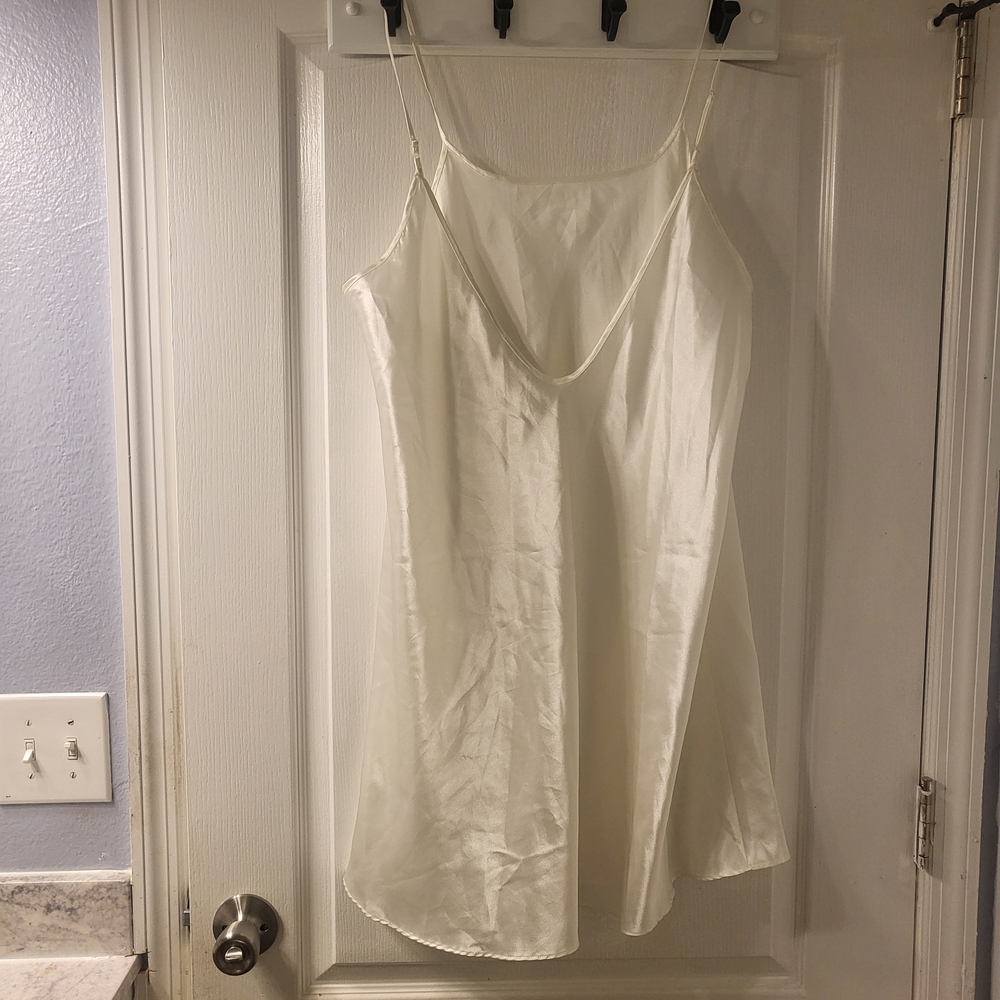 Luxurious Satin‎ Off/ White Sleepwear